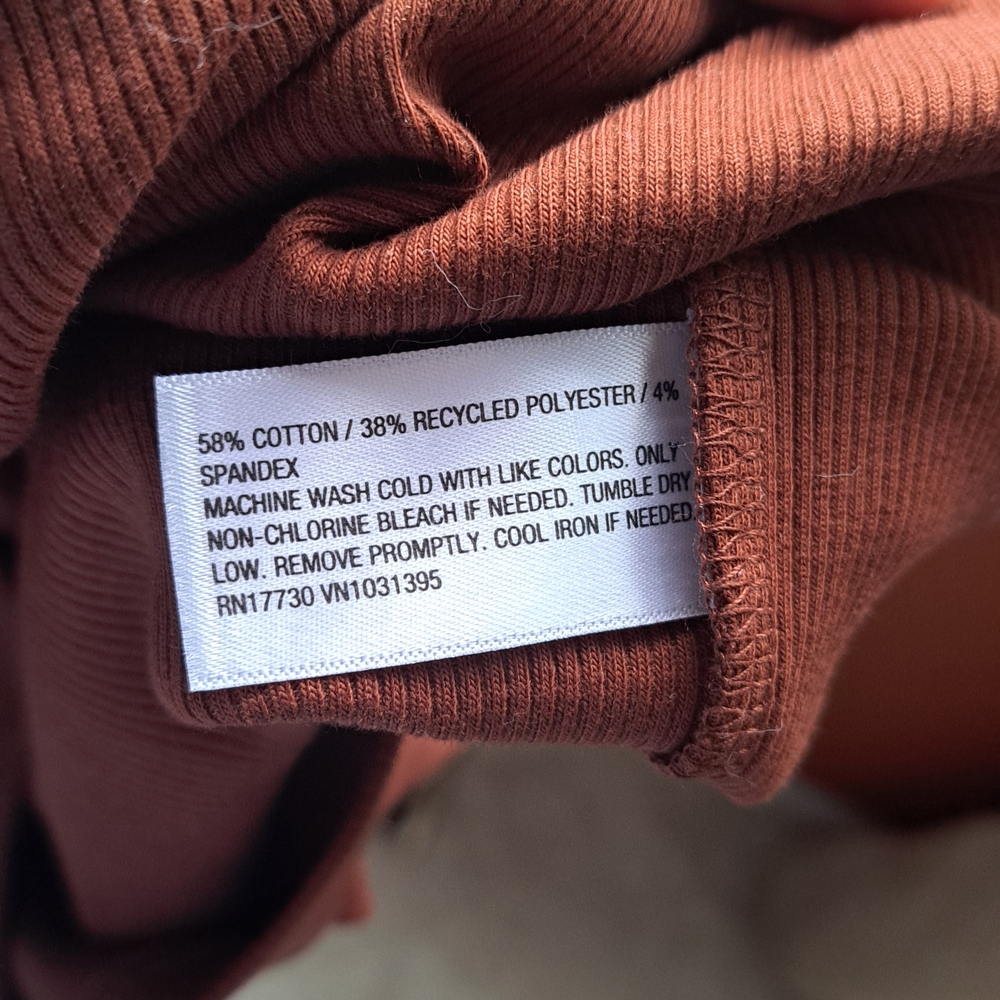 Short Sleeve Ribbed Tee in Rust Color - Picture 3 of 5
